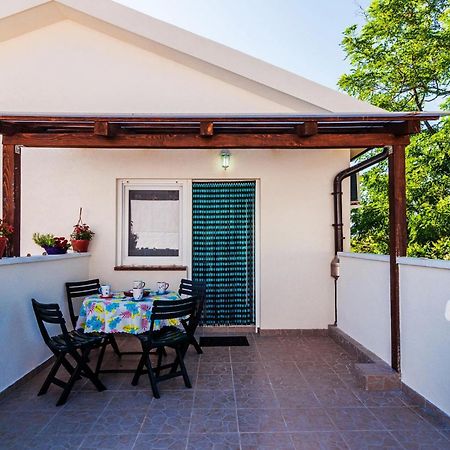 Nice Apartment In Vinjerac With Kitchen Exterior photo
