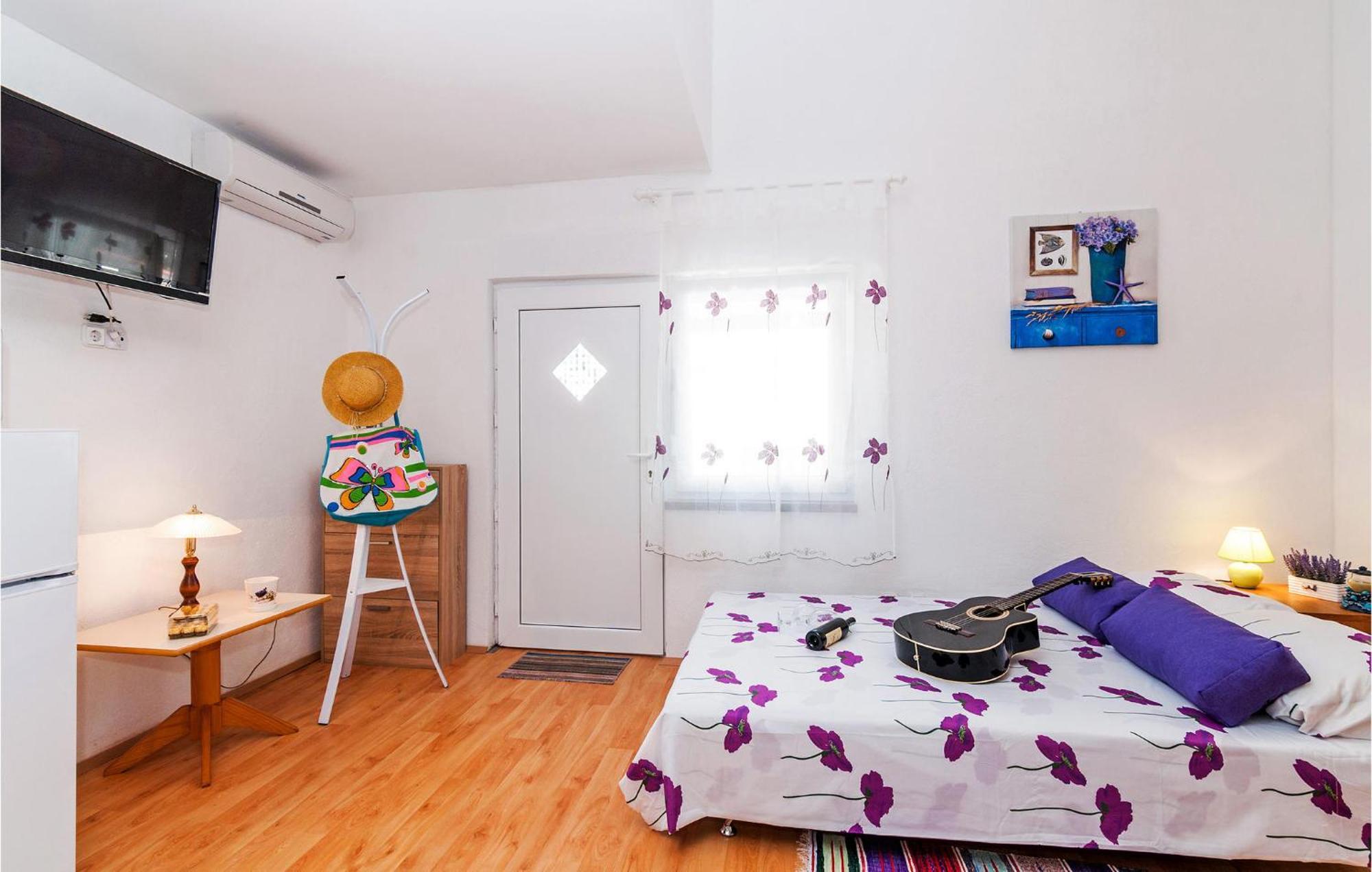 Nice Apartment In Vinjerac With Kitchen Exterior photo